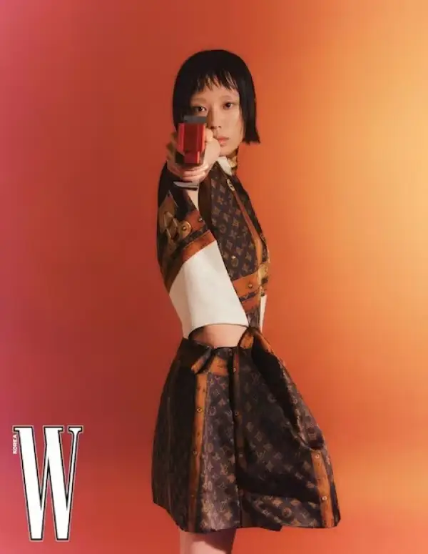 Atlet Tembak Korea Selatan Kim Ye-ji Jadi Model, Difoto Mengenakan Dress dari Louis Vuitton