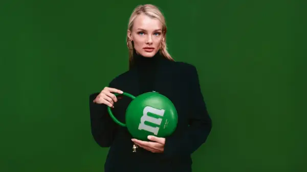 Bagai Membawa Permen Raksasa, M&M'S® dan Kate Spade New York Rilis Koleksi Kolaborasi