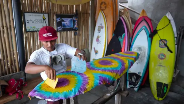 Hauw Surf Board: Tempat Buat dan Reparasi Papan Selancar, Satu-satunya di Jogja