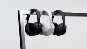 WH-1000XM6 dalam warna Hitam, Platinum Silver, dan Midnight Blue. (Sumber: Sony)
