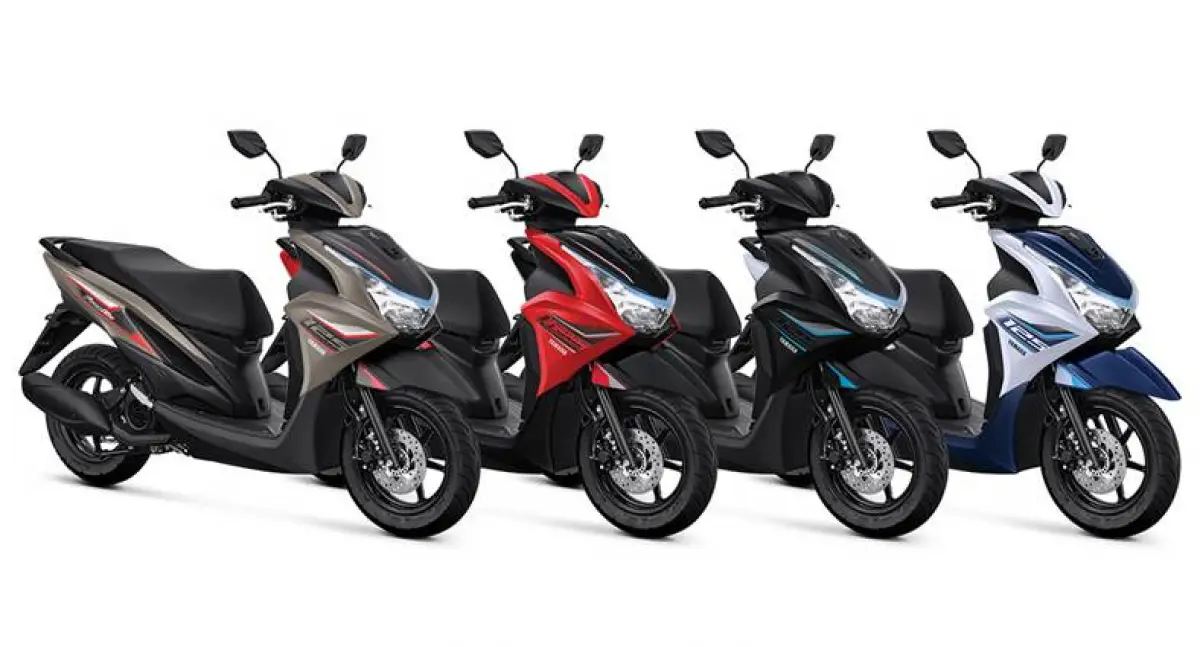 Yamaha FreeGo 125 warna putih dengan spakbor depan kelir biru navy (kanan). (Sumber: Yamaha)