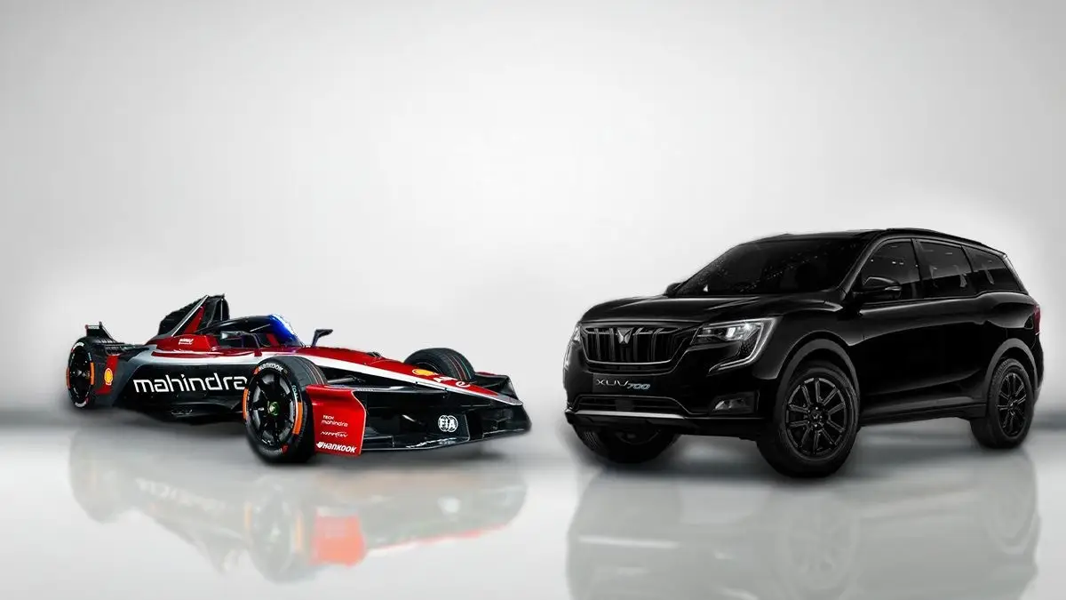 Mahindra Racing Car (kiri) dan Mahindra XUV700. (Sumber: dok. mahindra)