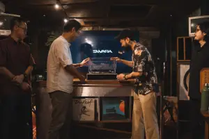 Piringan hitam Svvara V100. (Sumber: Svvara)