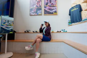 Gisella Anastasia meramaikan Together We Fly Higher yang digagas HOKA. (Sumber: HOKA)