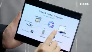 Tecno Phantom Ultimate G Fold Concept adalah ponsel lipat tiga. (Sumber: Tecno)