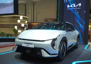 KIA EV4 meluncur di GIIAS 2025. (Sumber: KIA)