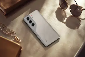 Tecno Camon 40 Series Sandy Titanium Edition. (Sumber: Tecno)