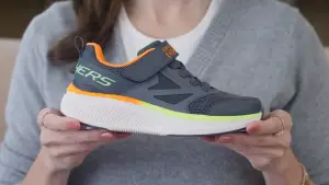 Sepatu Skechers khusus anak yang bisa dipasangi pelacak seperti AirTag. (Sumber: Skechers)