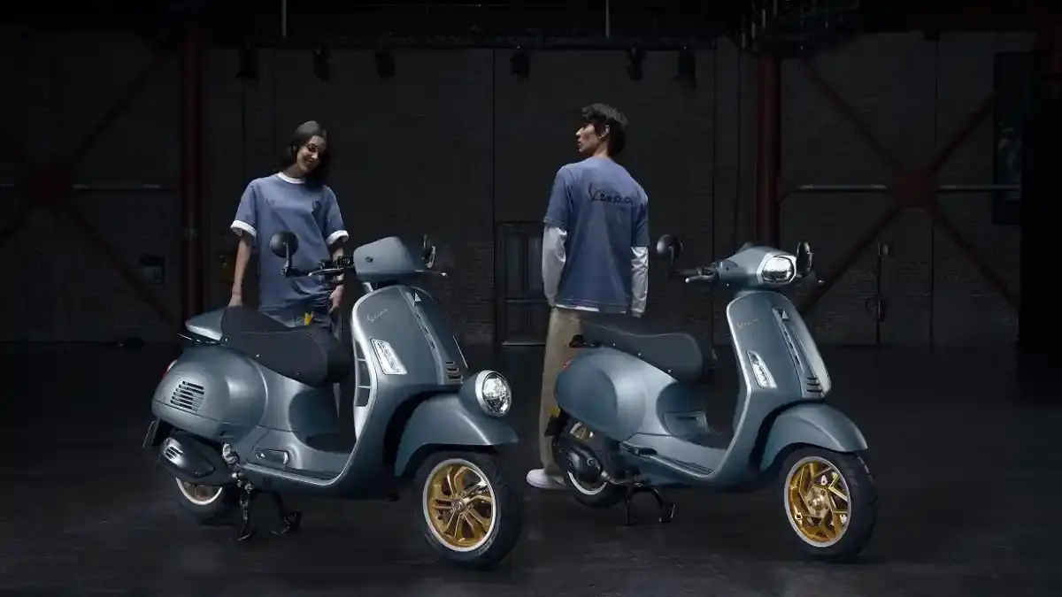 Vespa Officina 8 edisi Sprint (kiri) dan GTV. (Sumber: Vespa)