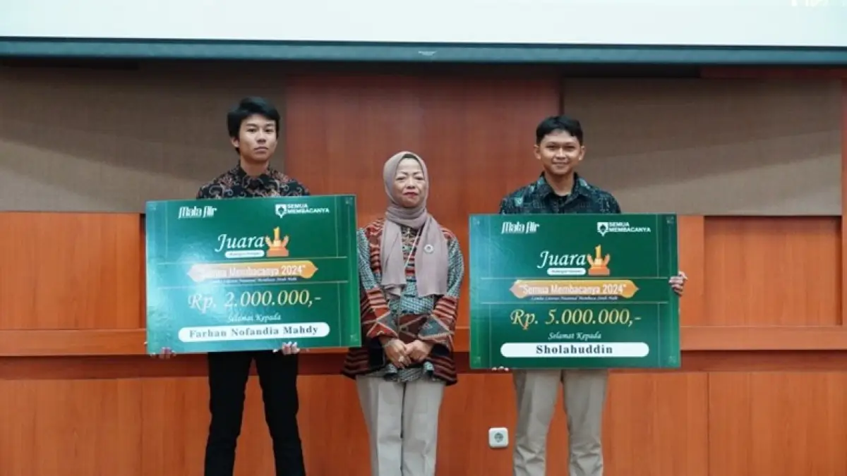 Ilustrasi pemberian hadiah pemenang lomba Semua Membacanya 2024. (Sumber: dok. majalah mata air)