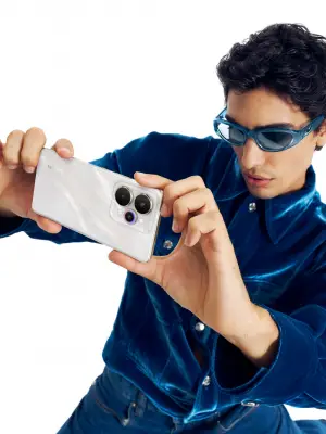 Realme 15 Pro 5G warna Flowing Silver. (Sumber: Realme)