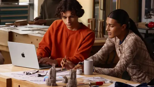 Apple Luncurkan MacBook Pro 14 Inci Baru dengan Prosesor M5