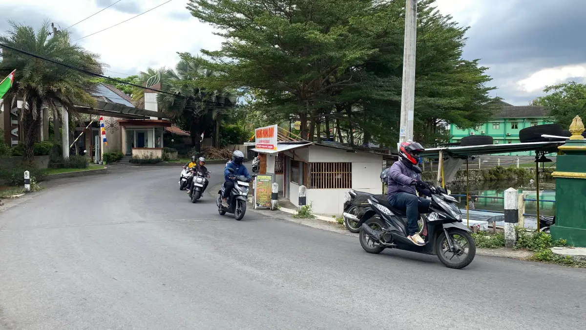Ilustrasi mengendarai sepeda motor. (Sumber: istimewa)