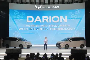 Wuling Darion model PHEV dan EV (kanan) resmi dilansir di Indonesia. (Sumber: Wuling)