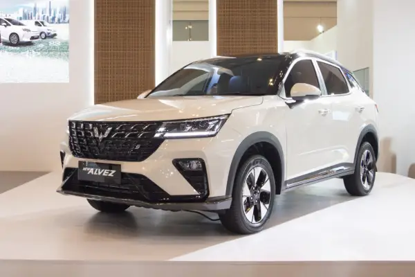Wuling New Alvez Mejeng di GJAW 2025, Harga Mulai dari Rp219 Juta