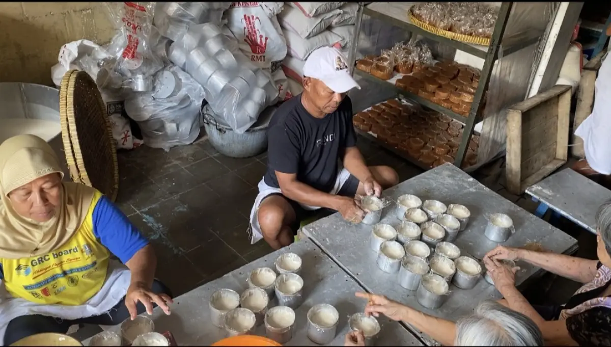 Pekerja membuat kue keranjang di Danurejan, Kota Yogyakarta, DIY. (Sumber: istimewa)