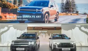 Hyundai All New Santa FE XRT (kiri) dipamerkan di IIMS 2026, JIExpo Kemayoran, Jakarta. (Sumber: Hyundai)