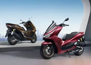 Honda PCX160 warna Signature Brown (kiri) dan Signature Burgundy. (Sumber: Honda)