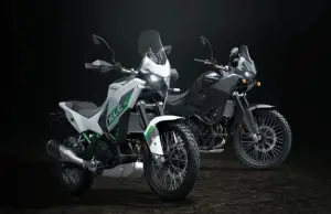 Kawasaki KLE 500 SE (warna putih) dan KLE 500. (Sumber: Kawasaki)