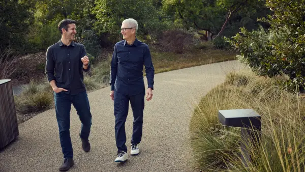 John Ternus Gantikan Tim Cook Sebagai CEO Apple Mulai Awal September 2026