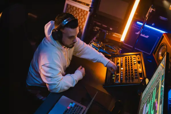 Sennheiser Meluncurkan Headphone HD 480 Pro dengan Desain Tertutup