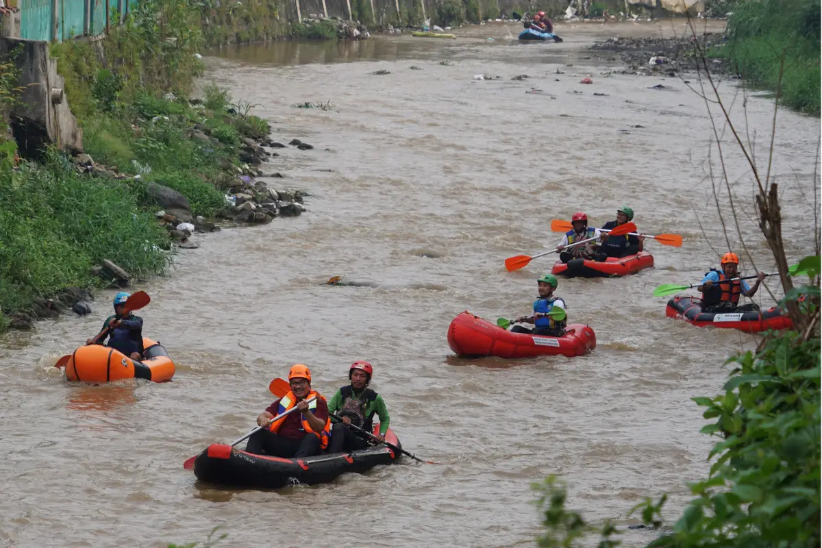 Bermain arung jeram di Kali Code, Kota Yogyakarta. (Sumber: pemkot jogja)