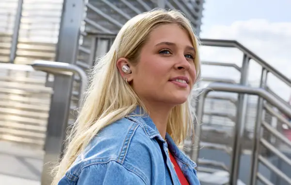 JBL Rilis 3 Earbud Anyar dalam Seri Live 4 dengan Smart Charging Case