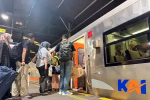 Ilustrasi angkutan kereta saat liburan sekolah. (Sumber: dok. kai)
