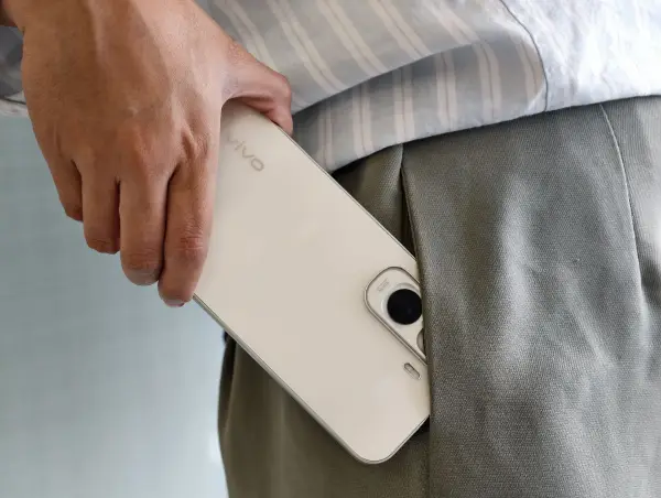 Vivo Y500.