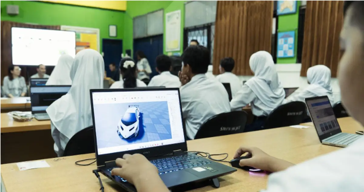 Siswa sedang bermain gim Roblox. (Sumber: null)