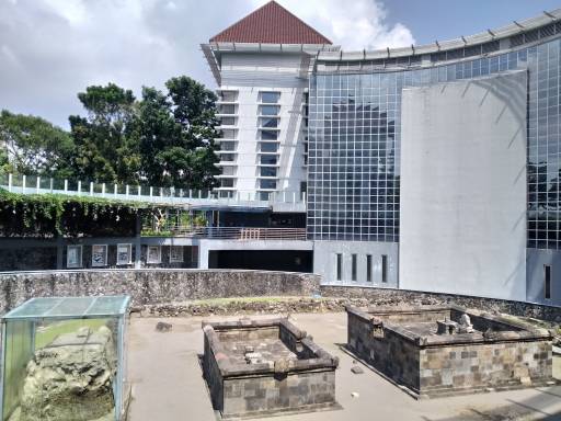 Candi Hindu Ini Ada Di Tengah Kompleks Kampus Islam, Yuk Tengok